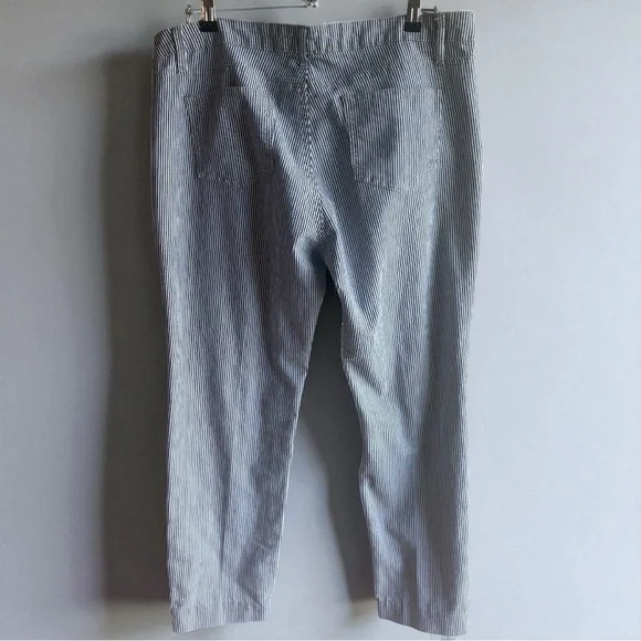 Crown & Ivy Blue and White Striped Cropped Pants Size 12 - Picture 4 of 4